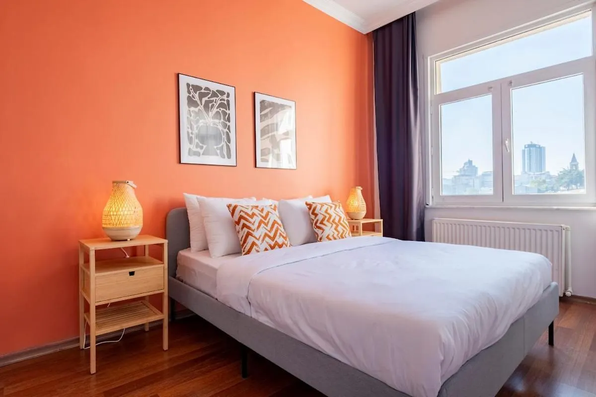 High-Ceiling 3-Bedroom Apartment Istanbul