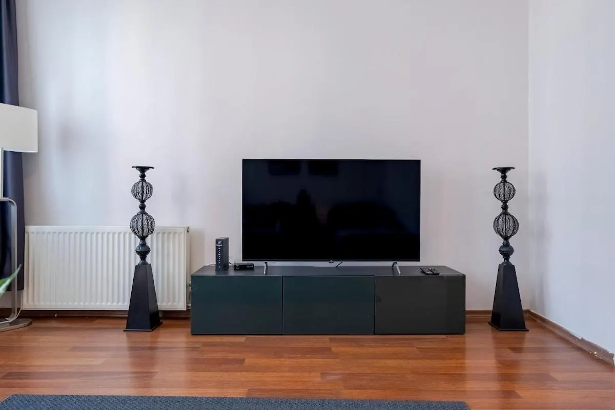 High-Ceiling 3-Bedroom Apartment Istanbul