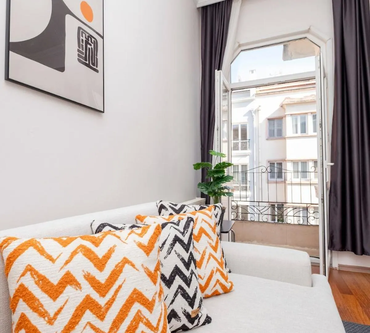High-Ceiling 3-Bedroom Apartment Istanbul