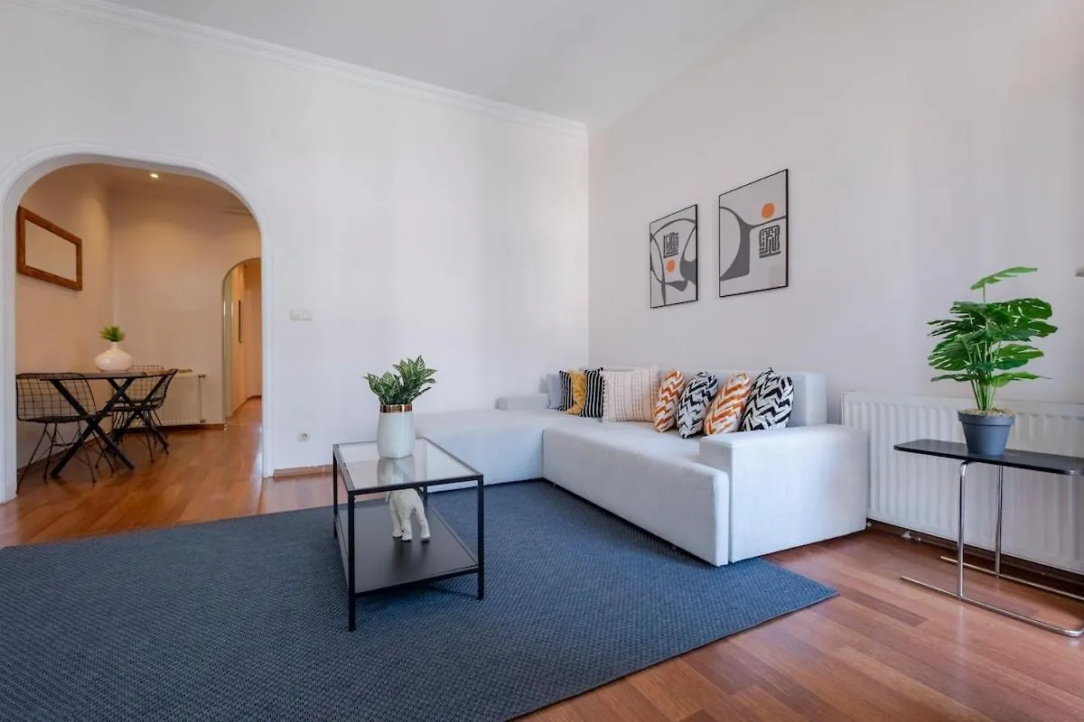 High-Ceiling 3-Bedroom Apartment Istanbul 0*,  Turkey