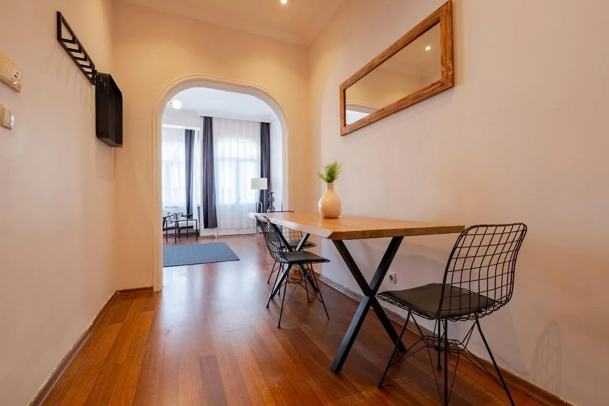 High-Ceiling 3-Bedroom Apartment Istanbul