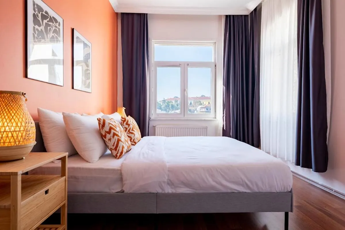 High-Ceiling 3-Bedroom Apartment Istanbul