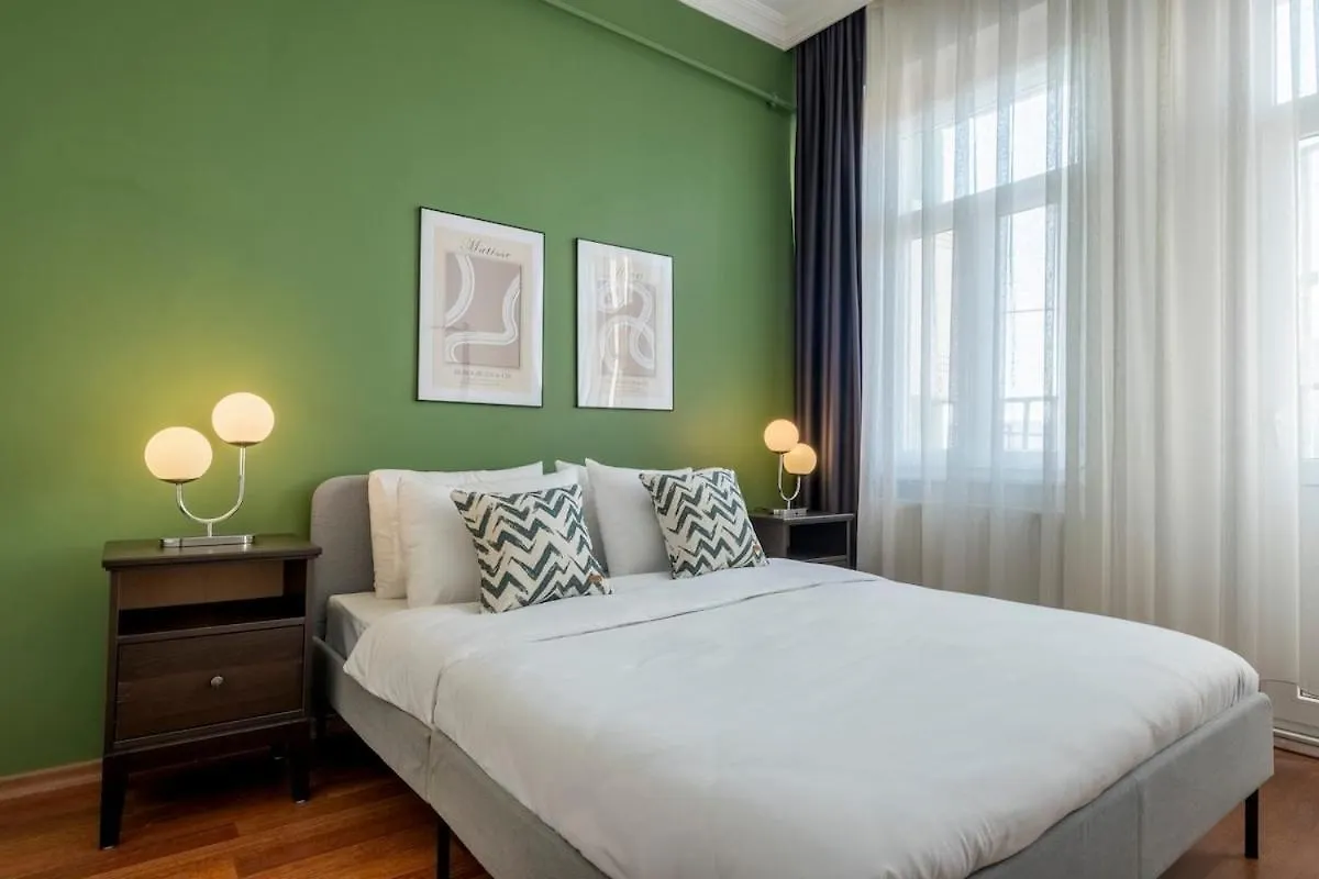 High-Ceiling 3-Bedroom Apartment Istanbul