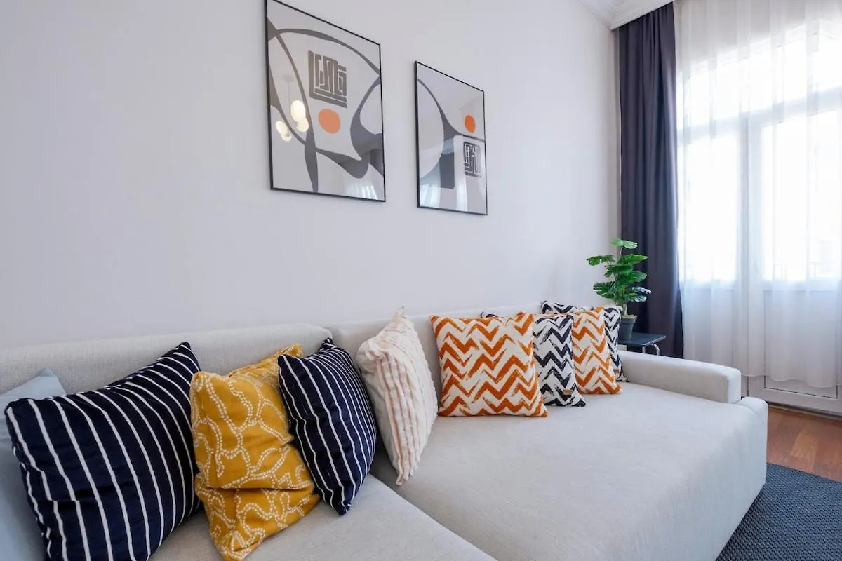 High-Ceiling 3-Bedroom Apartment Istanbul