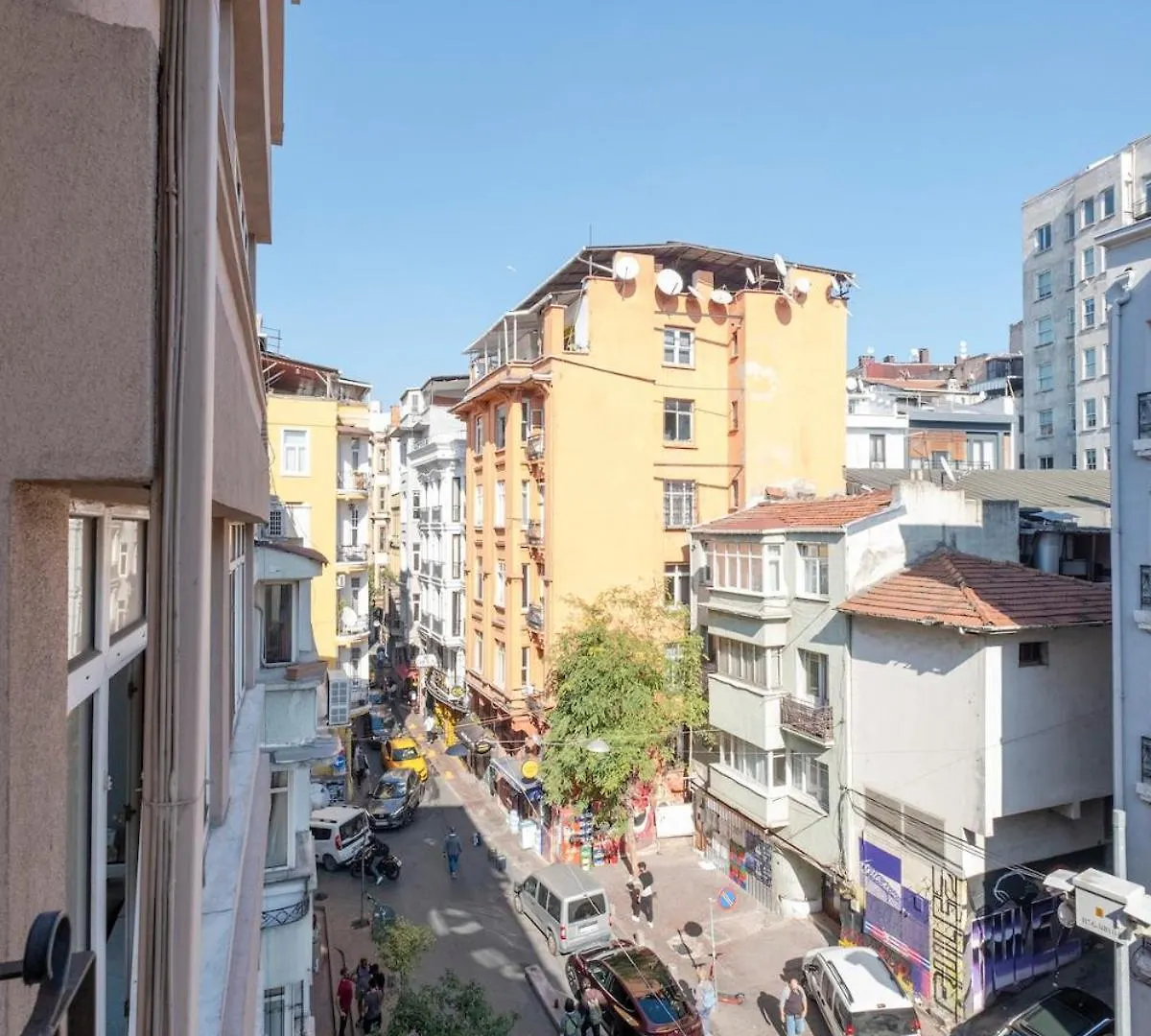 High-Ceiling 3-Bedroom Apartment Istanbul