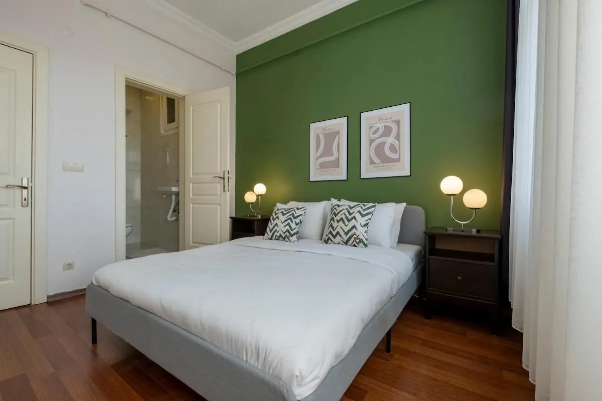 High-Ceiling 3-Bedroom Apartment Istanbul