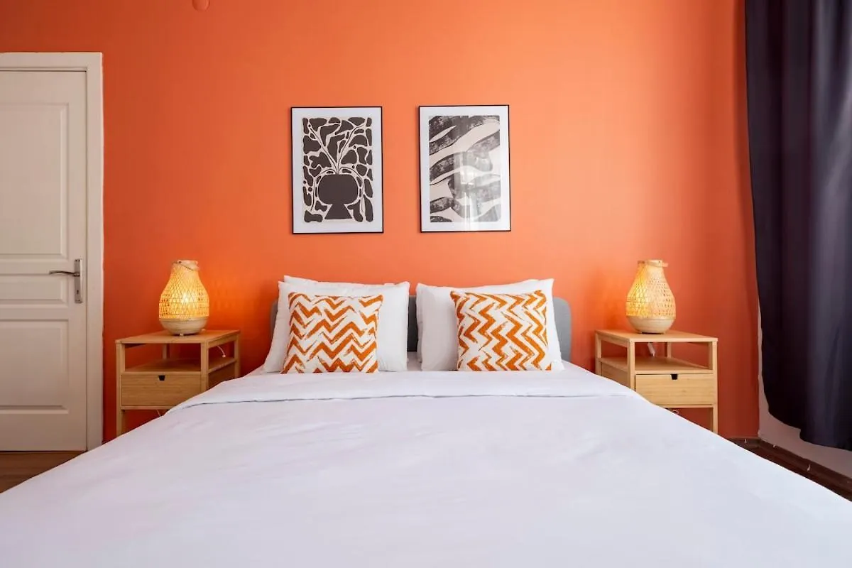 High-Ceiling 3-Bedroom Apartment Istanbul