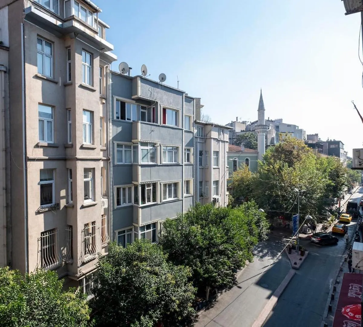 High-Ceiling 3-Bedroom Apartment Istanbul